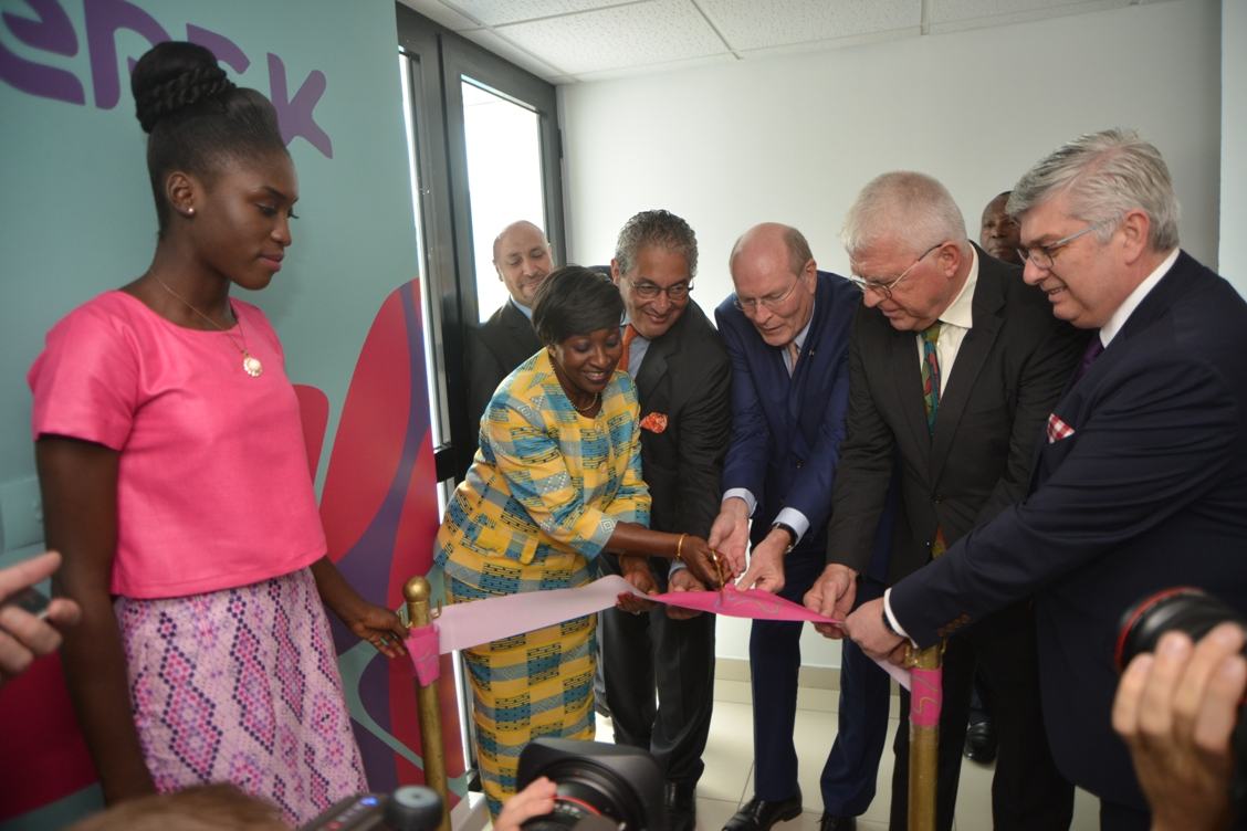 De Gauche à Droite : Chokri Ahmadi, General Manager Ethiopia, Sudan and French Speaking Countries, Dr. Raymonde Goudou Coffie, H.E. Minister of Health and Public Hygiene, Dr. Karim Bendhaou, President of North & West Africa, Dr. Frank Stangenberg-Haverkam