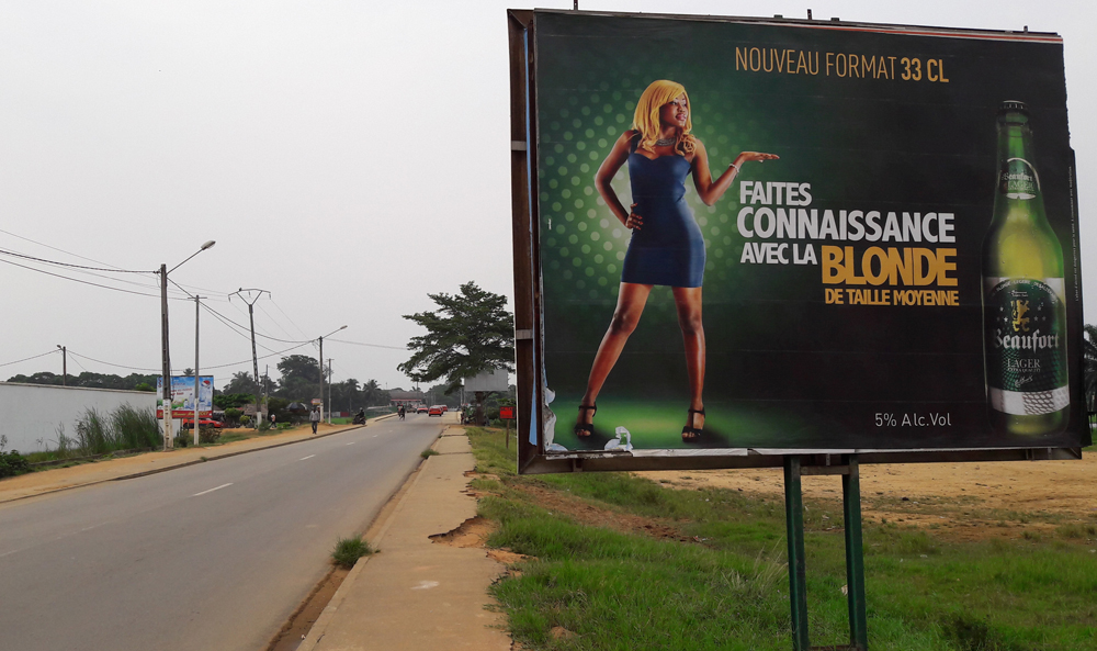 Une affiche en Côte d'Ivoire, à Grand Bassam - Credit photo Thierry BARBAUT